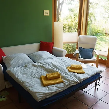 Grüne Auszeit Mit Kaminofen Und Terrasse